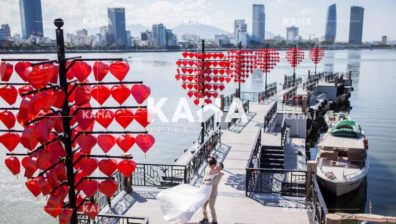 Đèn lồng vải trái tim đỏ lụa trang trí tiệc cưới sự kiện sân vườn