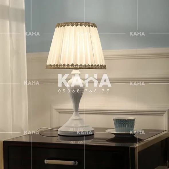 Chụp đèn ngủ vải xếp li cao cấp viền họa tiết trên chân đèn gốm Chụp đèn ngủ vải xếp li cao cấp viền họa tiết trên chân đèn gốm