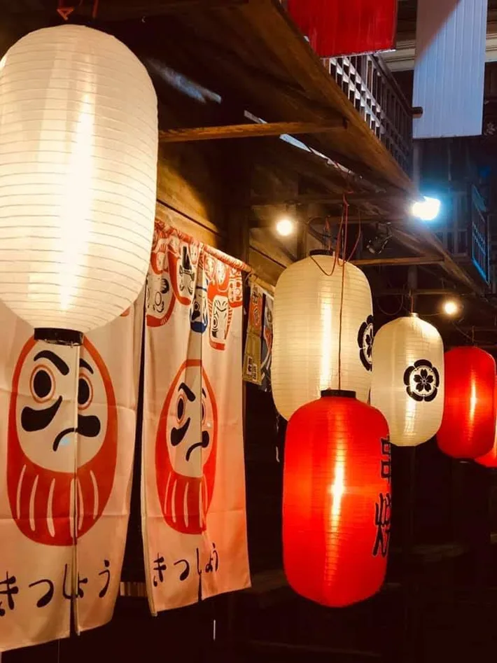 đèn lồng vải Nhật Bản chao đỏ trắng trang trí nhà hàng kiểu Nhật izakaya