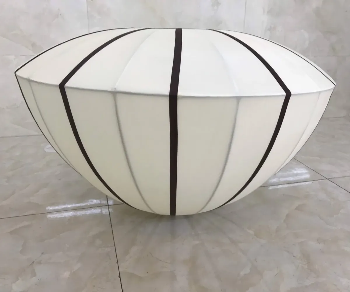 Chao đèn vải trắng dáng hoa cận cảnh 2
