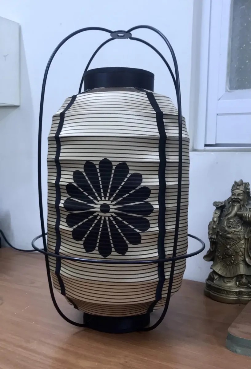 Đèn lồng vải treo quán: chọn size, treo cụm và phối màu cho đúng chất