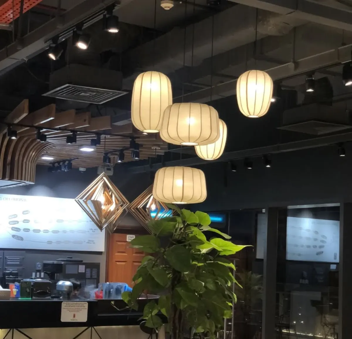 Đèn thả vải dáng bầu dục màu kem